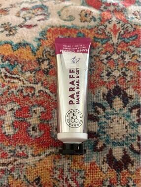 D67  1 Bath and Body Works hand cream 1 oz